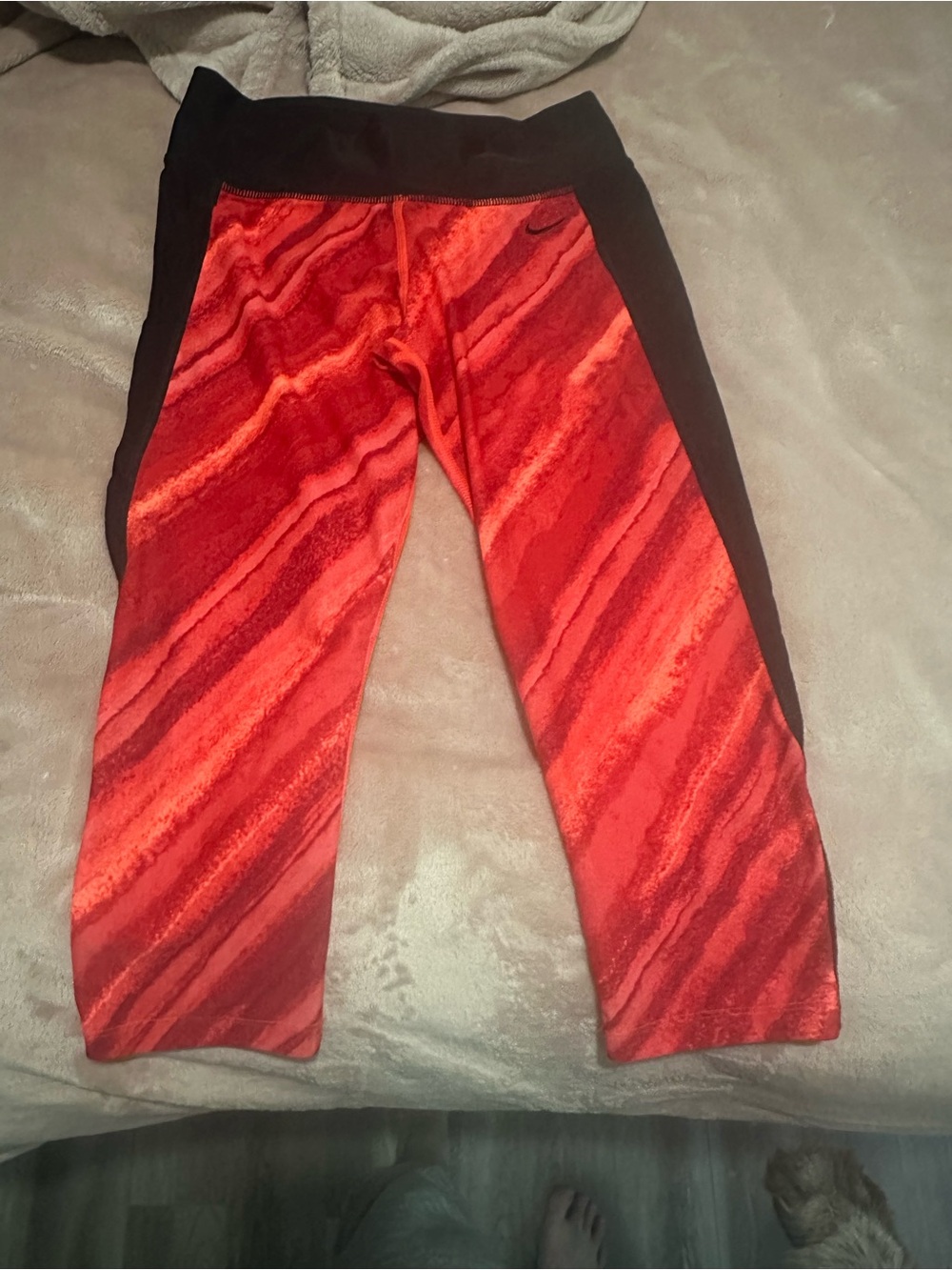 Nike woman red Patterned Athletic Capri Leggings